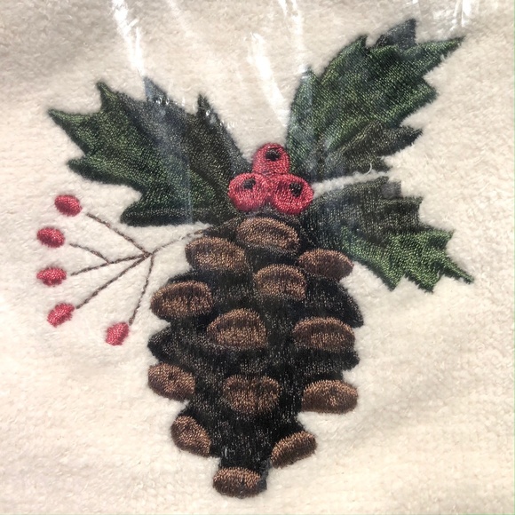 Avanti Linens Cardinal Hand Towel embroidered pine cone holly xmas Christmas - Picture 4 of 8